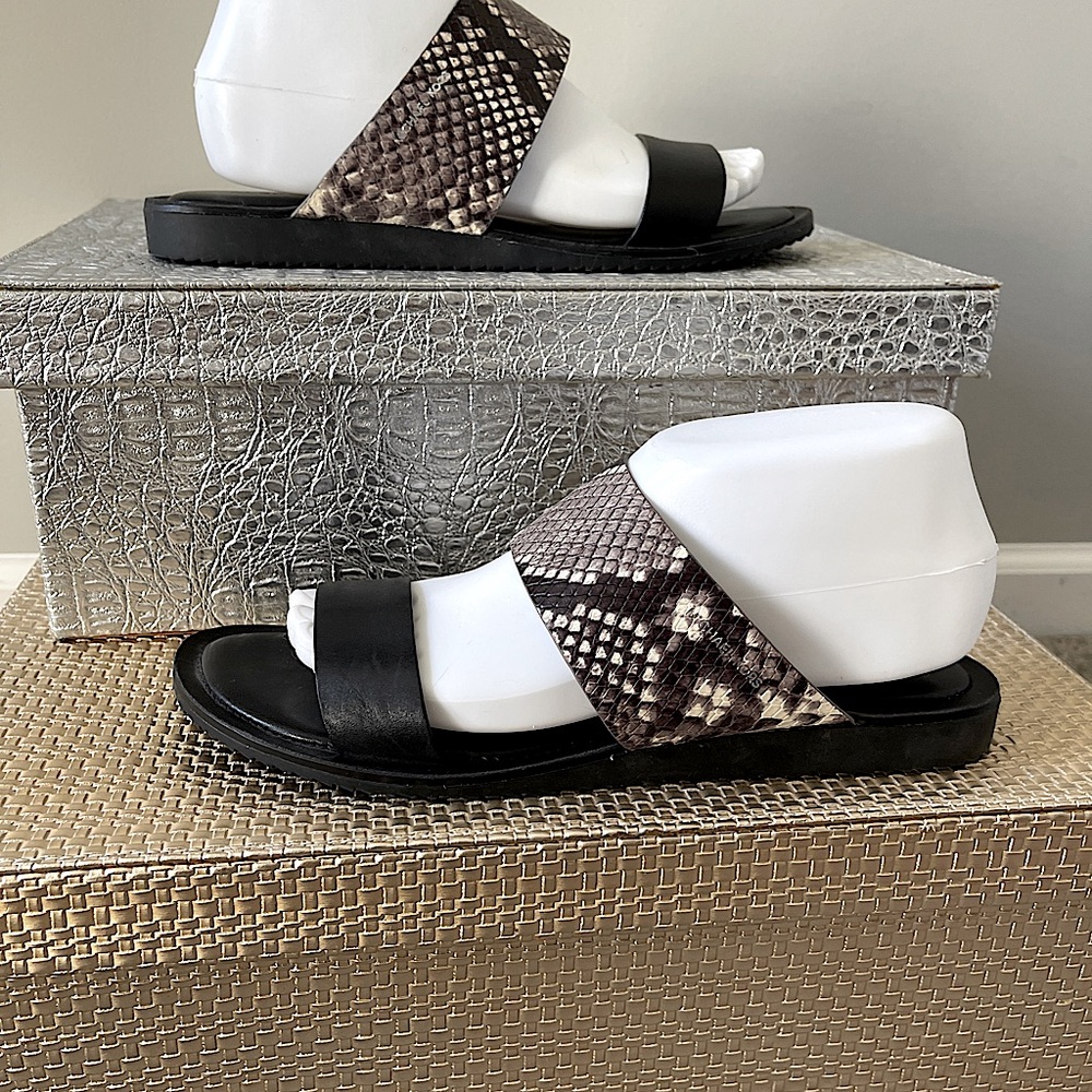 NWOT MICHAEL Michael Kors Leather Slide, Black/Snake Print, Size 8.5 - Picture 2 of 5